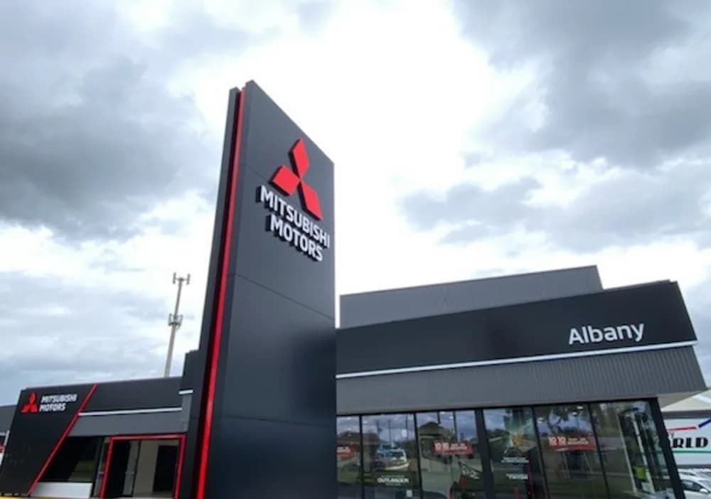 Mitsubishi Albany